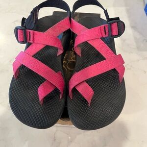 Chaco Z Cloud 2 women's sandals Sz 9 in magenta and black! Still great used!